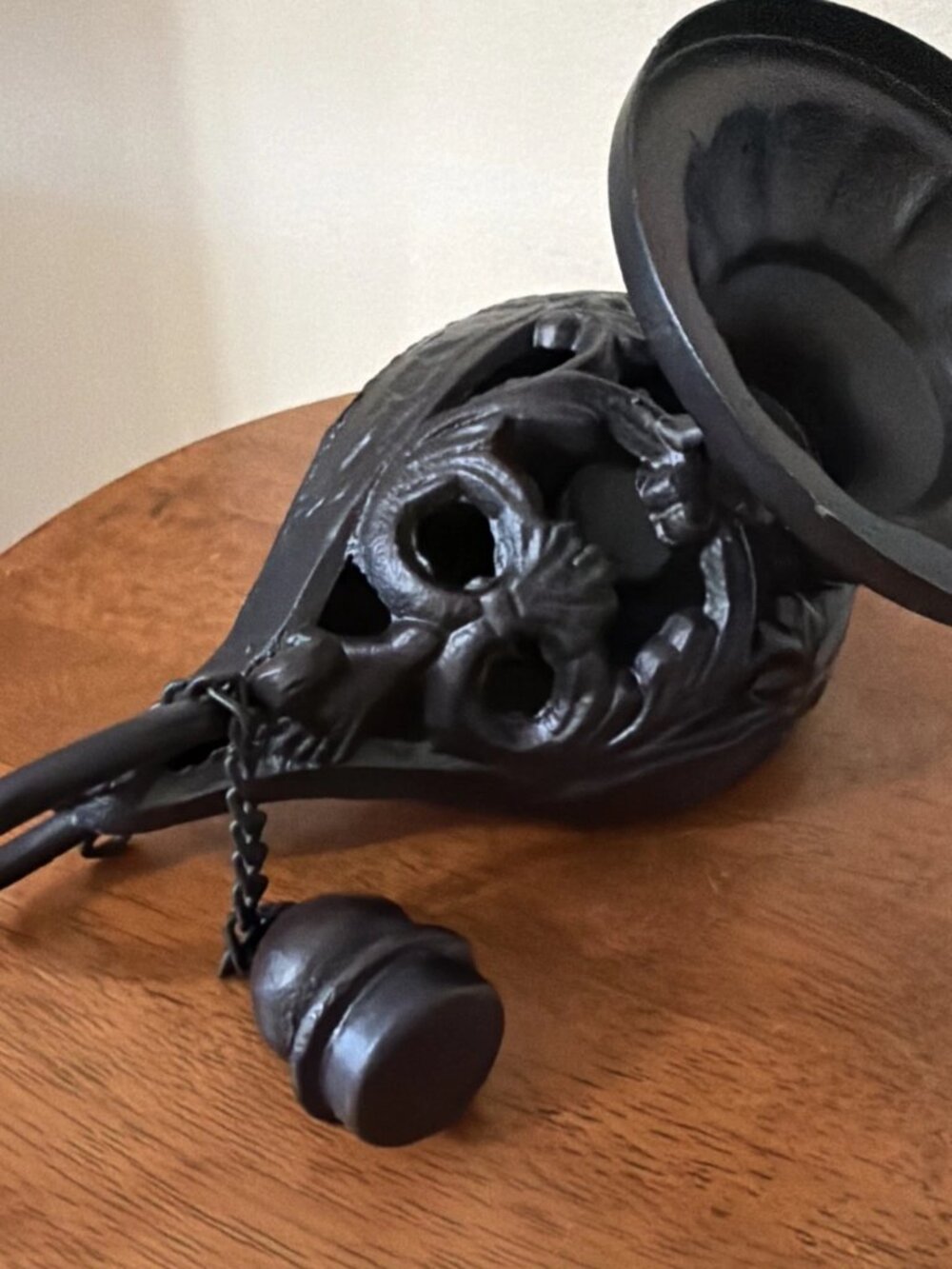 Vintage Cast Iron "Aladdin's" Genie Lamp - Embossed/Open Metal Work - Picture 8 of 10